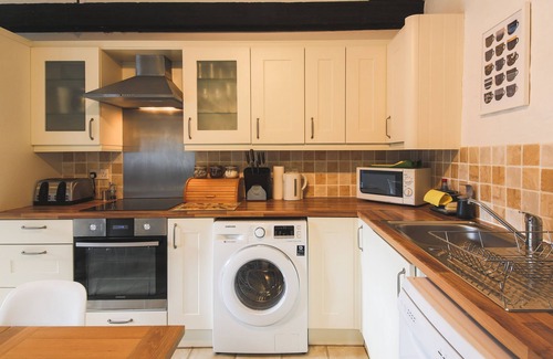 Newquay Cottage | Spacious Converted Mill with Hot Tubs & Dog-Friendly Perks