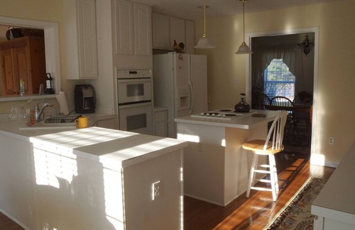 Lovingston House | Inviting Retreat with Scenic Mountain Views & EV Charging