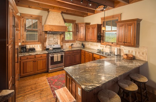 Boone House | Stunning 5-Bedroom Retreat with Breathtaking Views