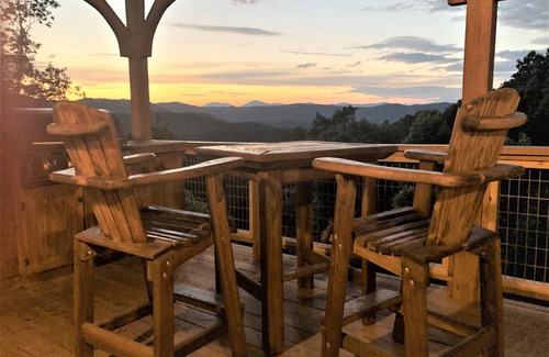 Boone House | Stunning 5-Bedroom Retreat with Breathtaking Views