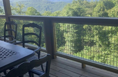 Boone House | Stunning 5-Bedroom Retreat with Breathtaking Views