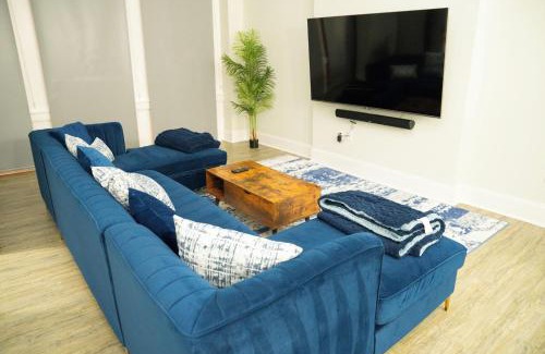 Downtown Baltimore Apartment | Huge Downtown Baltimore home with parking