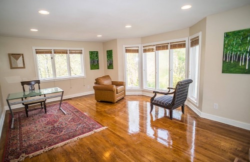 Easton Villa | Executive Home Near NYC: Rated 10/10 with Family Amenities