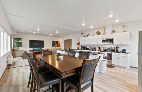 South Perry District Apartment | Trendy Apartment Near Perry District & Downtown - Rated 9.7