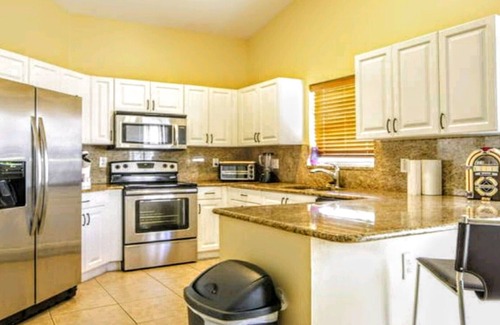 Pembroke Pines House | Spacious 5⭐ Private Home for Large Groups with Ocean View