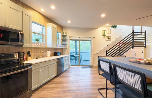 Riverside House | Spacious Group Retreat with Pool in the Heart of ATX