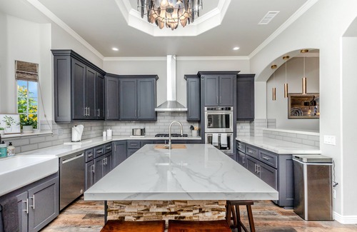 Perris House | Hilltop Mansion with Breathtaking Views & Pet-Friendly Stay
