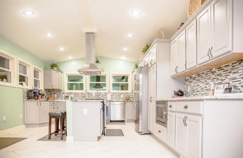 South Bend House | Spacious Home with Yard Ideal for Families and Groups