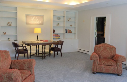 Rochester House | Spacious Retreat in Town with Spa and Hot Tub Amenities