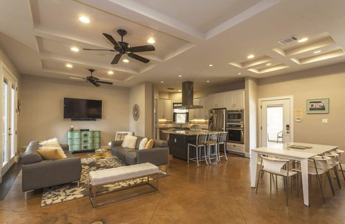 Central East Austin House | Ideal Downtown ATX Home for Large Groups & Walkable Access
