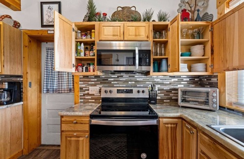 Bloomington House | Spacious Home by Bear Lake with Hot Tub & Pool Access