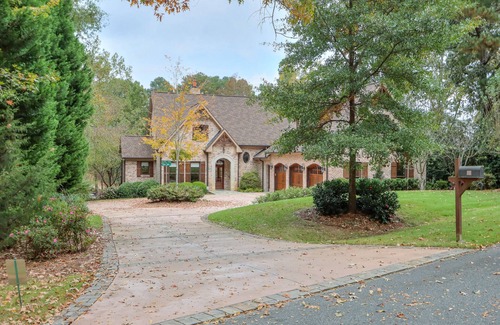 Lake Oconee House | Unforgettable Vacation Haven: Swim, Relax & Enjoy Nature!
