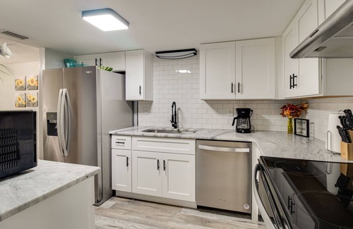 Richs Deland House | Spacious Home Near Downtown Deland with Spa & Hot Tub