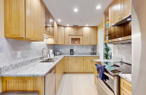 Ringling Estates House | Perfect Family Retreat with Pool & Sunroom Near Lido Beach