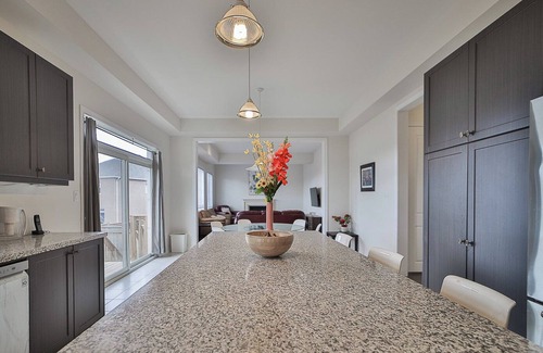 York Regional Municipality House | Huge House with Free Parking for Cars and Boats