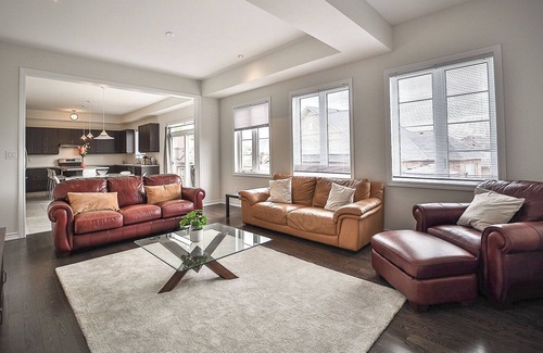 York Regional Municipality House | Huge House with Free Parking for Cars and Boats