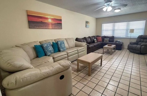 Steinhatchee House | Spacious House with Private Pool - Perfect for Families!