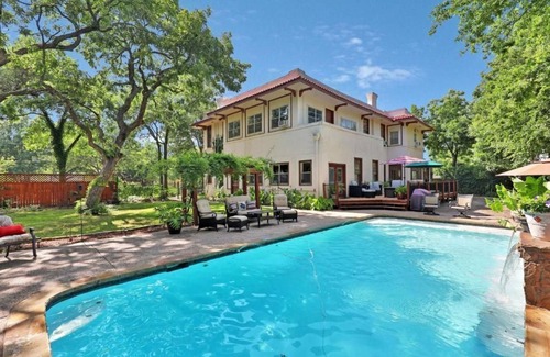 Gainesville Bed & Breakfast | Premier King Suite with Hot Tub, Pool & Top Guest Ratings
