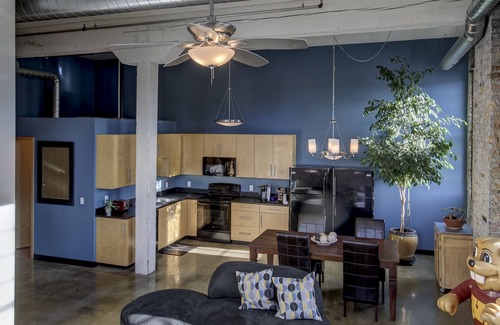 Dinkytown Apartment | Spacious Loft Near U of M Dinkytown - Rated 10/10!