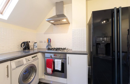 St Ives Apartment | Modern Penthouse with King Bed and Breakfast Included