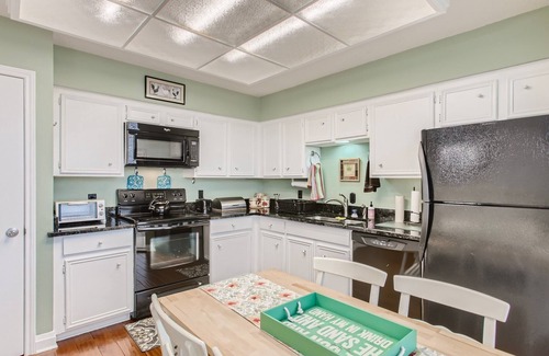 Lakeway House | Elegant Townhome Near Tennis with Pool & Breakfast in Lakeway