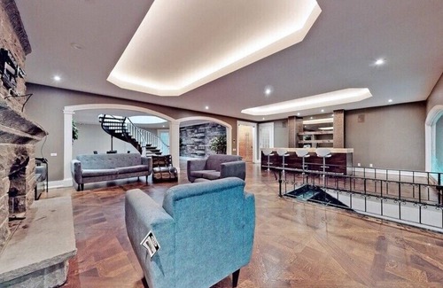 Richmond Hill House | Huge Mansion loaded with all amenities for quiet enjoyment