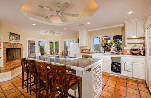 Escondido House | Ideal Oceanfront Escape with Huge Pool & Spa Retreat