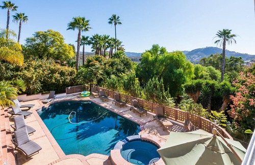 Escondido House | Ideal Oceanfront Escape with Huge Pool & Spa Retreat