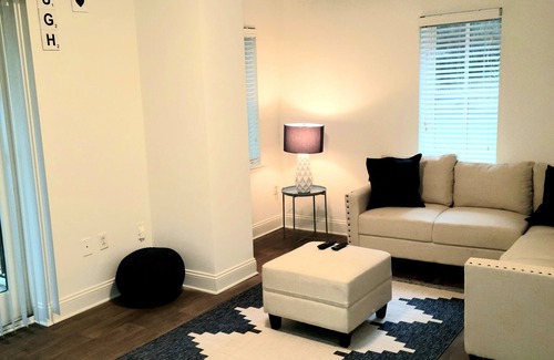 SouthPark Apartment | Inviting SouthPark 2Br/2Ba with Pool & Patio Retreat