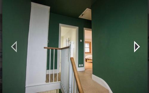 Royal Tunbridge Wells Apartment | Central 2 Bed Stay - Ideal for Families with Top Ratings