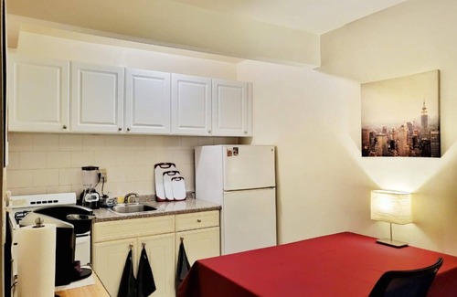 Upper East Side Apartment | Stylish Upper East Side Studio with Private Outdoor Oasis