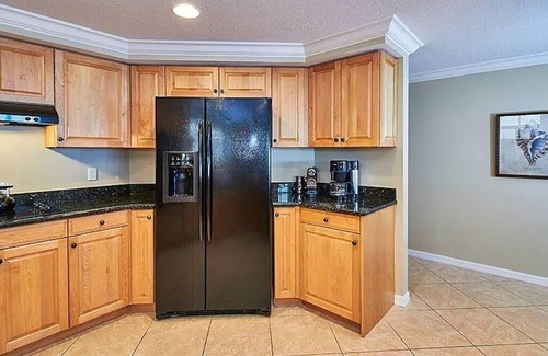 Redington Shores Condo | Beachside Corner Condo with Ocean Views & Pet-Friendly Perks