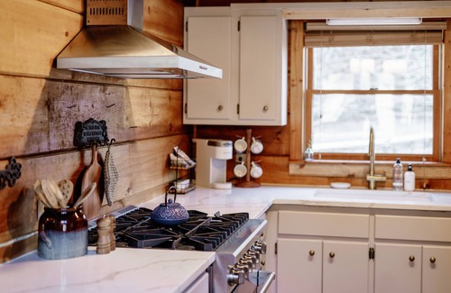 Cherry Log Cabin | Unforgettable Views, Spa Bathrooms & Hot Tub Just Minutes Away