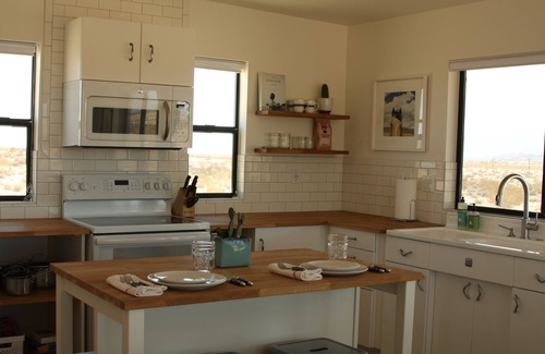 Joshua Tree Cabin | Incredible Views & Outdoor Bathing in North Joshua Tree