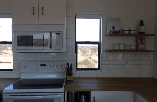 Joshua Tree Cabin | Incredible Views & Outdoor Bathing in North Joshua Tree