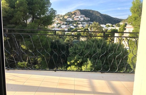 Roses House | Beachside Villa with Pool and Ocean View, Sleeps 16