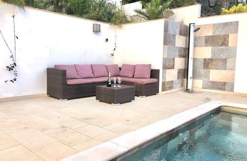 Roses House | Beachside Villa with Pool and Ocean View, Sleeps 16