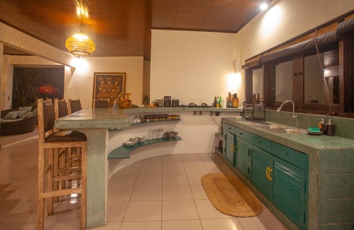 Sambahan Villa | Spacious Villa with Pool and Rooftop Patio for Families