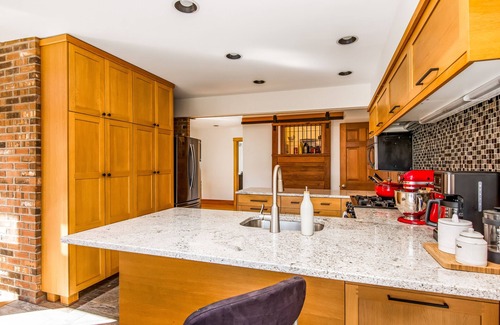 Waterbury Center House | Cozy Waterbury Home with Views, Sauna & Spa Amenities