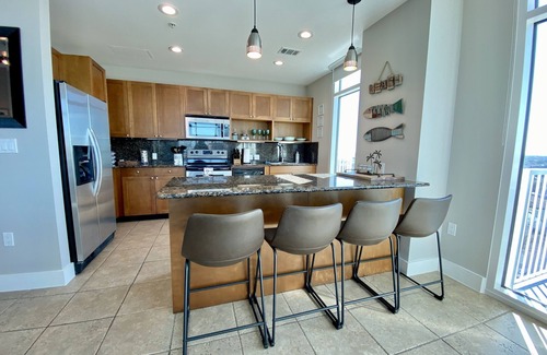 Galveston Condo | Stunning 3-Bedroom Condo with Sea Views & Pool Access