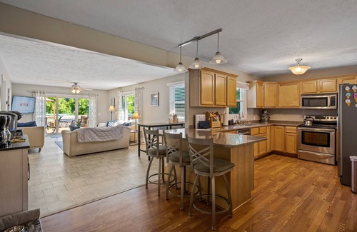 Alto House | Exclusive Retreat with Playground, Heated Pool & Hot Tub
