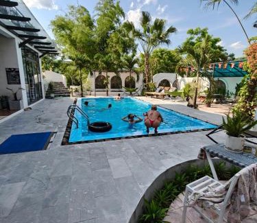 Son Trach Hotel | Hugo Homestay: Guest Rated 9/10 with Oceanfront Amenities