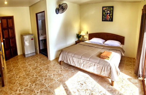 Ko Lanta House | Exceptional Hugs Guesthouse: Top-Rated with Breakfast & Kitchen