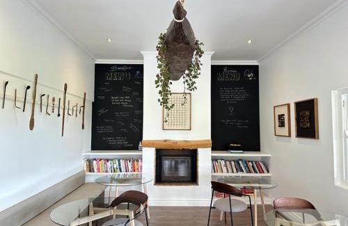Franschhoek House | Relax at Huguenot House: Family-Friendly with Hot Tub