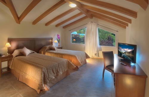 San Carlos de Bariloche Cabin | Elegant Huinid Cabañas Bustillo: 4-Star Retreat with Spa