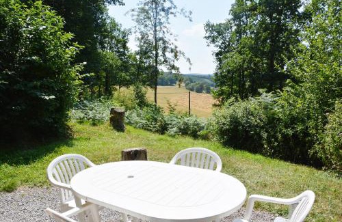 Coo House | Oceanview Retreat: Family-Friendly Stay at Huisje in Stavelot