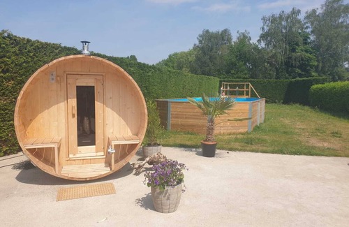 Nederasselt House | Relaxing Retreat with Pool and Spa for Perfect Getaways
