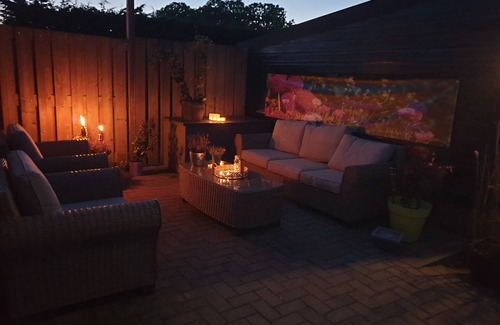 Nederasselt House | Relaxing Retreat with Pool and Spa for Perfect Getaways