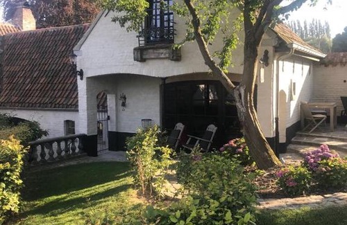 Opbrakel House | Inviting Stay at Huize Giselle: Pet Friendly & Hot Tub