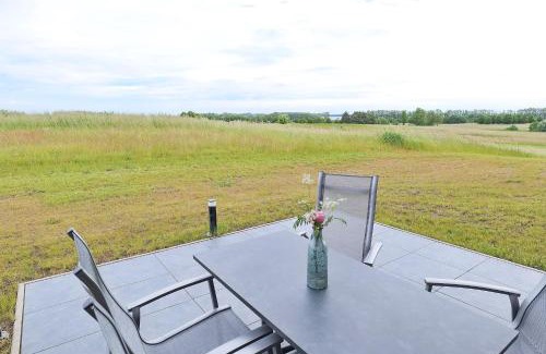 Hohen Wieschendorf Apartment | Experience Family-Friendly Comfort at Huk's No 20 - Aurora Vista